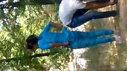 पुलिस अधिकारी असली सेक्स फिल्म इसे जंगल में दो कास babes के साथ ड्राइव