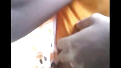 लड़की सेक्सी फिल्म भोजपुरी में fucks उसके गर्म चूत के साथ उसके बताया जीभ