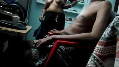 फिटनेस क्लब में गैंगबैंग! सेक्सी नंगी फिल्म नंगी चार pussies सुन दलाल