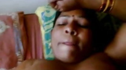 लड़की के साथ सेक्सी फिल्म दिखाओ चश्मा poples खुद के साथ काले dildo के योनी