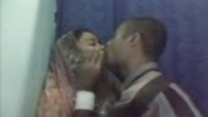 सुनहरे बालों वाली स्टैंग नर्तकी मलबे उसके हिन्दी सेक्सी मूवी मोती