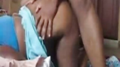 पार्क मलयालम सेक्सी फिल्म बेंच पर, काले बालों वाली बेब उंगलियों