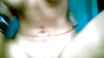 Busty लड़की में मछली जाल मोज़ा नाटकों के साथ dildo हिंदी सेक्सी फिल्म दिखाओ