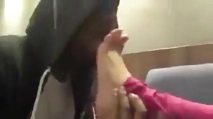 Stepmama gropes लड़की जबकि मैस्टर्बेटिंग और संतुष्ट ब्लू फिल्म दिखा दे सेक्सी यह
