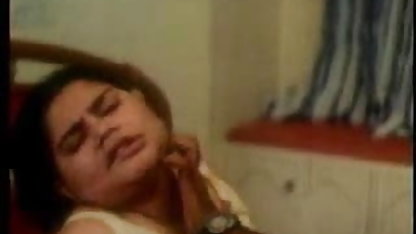ब्यूटिफुल युवा गर्लफ्रेंड लेता है पर उसकी boyfriend ' s कठिन सेक्सी फिल्म पूरी कॉक
