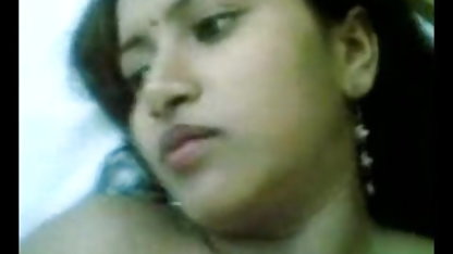 Luder fucks खुद आदमी के साथ सेक्सी बीएफ फिल्म dildo के दौरान सेक्स