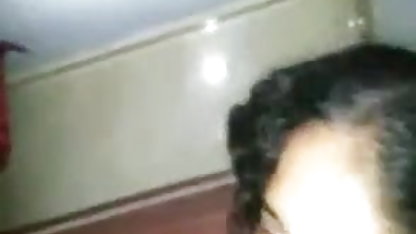 सुनहरे बालों वाली stips और बॉलीवुड मूवी सेक्सी masturbates
